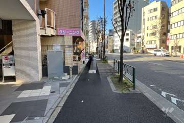 敷地北東側の前面道路