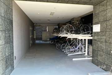 屋内に設けられた駐輪場