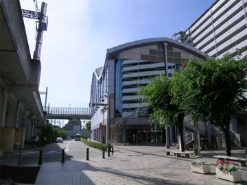 敷地の北側には隣接して「みつなかホール」があります。