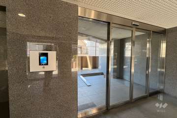 エントランスはオートロック付きです。