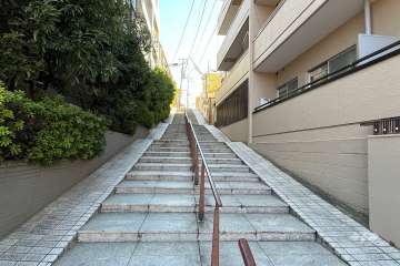 敷地南側の前面道路