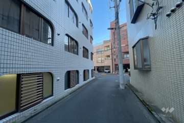 敷地南東側の前面道路