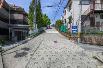 敷地北側の前面道路
