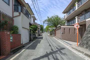 敷地南側の前面道路
