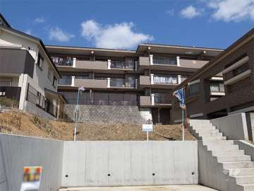 ワコーレ雲雀丘花屋敷の外観（南側から）