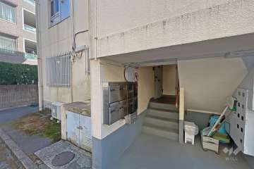 住戸入口と共用ポスト