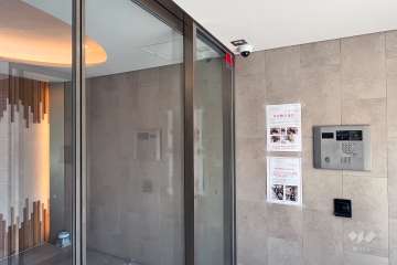 エントランスはオートロック付きです。