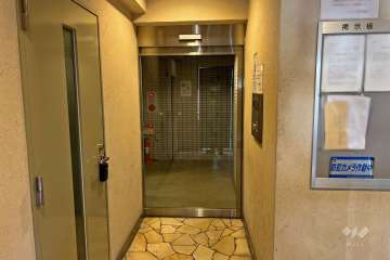 エントランスはオートロック付きです。