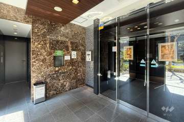 エントランスはオートロック付きです。