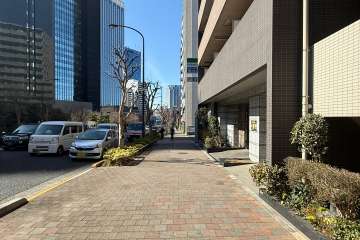 敷地南側の前面道路