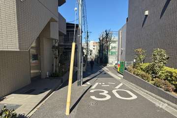 敷地東側の前面道路