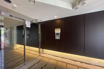 エントランスはオートロック付きです。