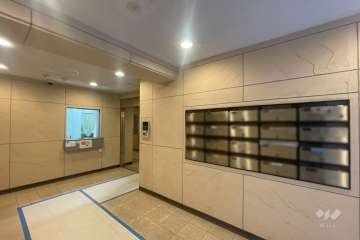 エントランスはオートロック付きです。