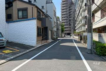 敷地北側の前面道路