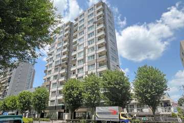 ジオ西新宿ツインレジデンスイースト棟の外観（南東側から）