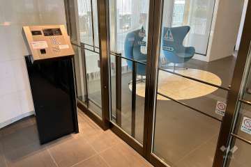 エントランスはオートロック付きです。