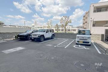 敷地内駐車場（屋外平面式）