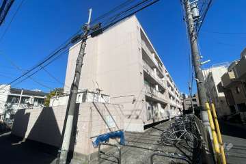 大久保マンションの外観（南西側から）