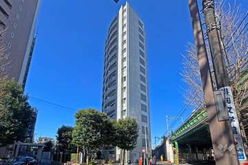 シャンボール北新宿の外観（南東側から）