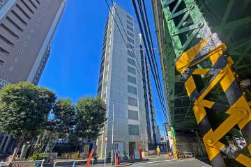 シャンボール北新宿の外観（東側から）