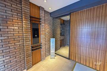 エントランスはオートロック付きです。