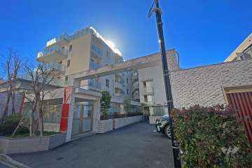 ロイヤルシーズン新宿柏木の外観（北東側から）