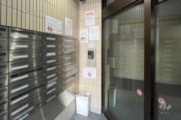 エントランスはオートロック付きです。