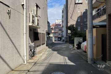 敷地東側の前面道路