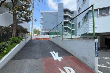 敷地西側の前面道路　