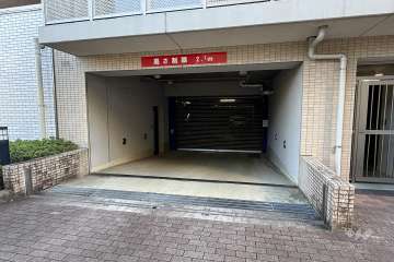 駐車場の出入り口（リングシャッター付き）