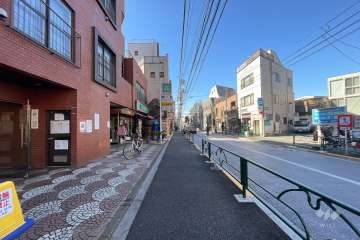 敷地北側の前面道路（東側から）