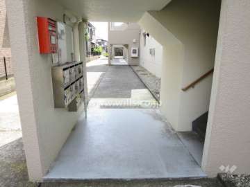 住戸入り口（共用ポスト）