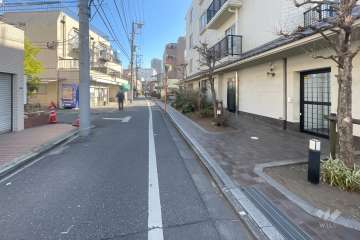 敷地北東側の前面道路