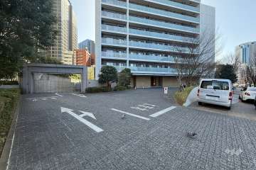 エントランス前の車寄せ