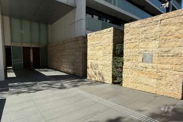 南側エントランス