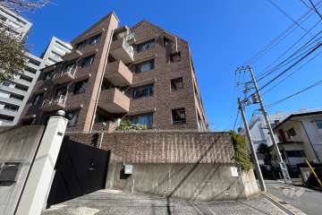 クレッセント新宿柏木の外観（南西側から）