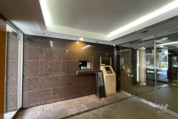 エントランスはオートロック付きです。