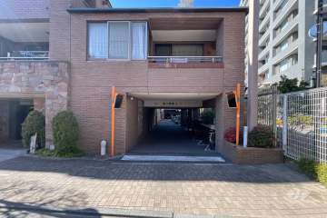 駐車場の出入り口