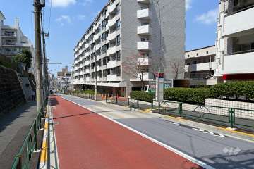 敷地北側の前面道路　