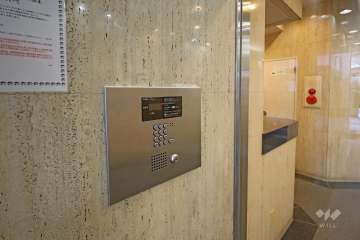 エントランスはオートロック付きです。　