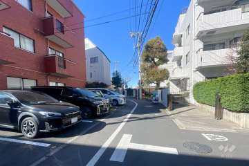 敷地東側の前面道路