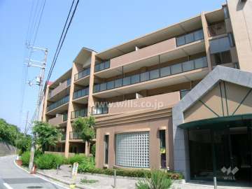 東急ドエルアルス川西けやき坂の外観（北側から）