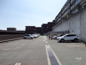 敷地内駐車場（屋外平面式）
