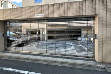 駐車場の出入り口（リングシャッター付き）