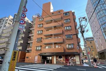 ライオンズマンション矢来町の外観（北側から）