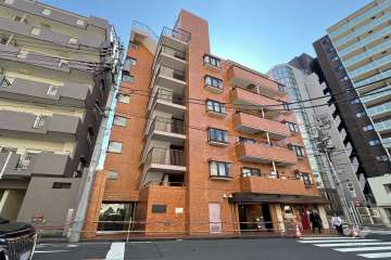 ライオンズマンション矢来町の外観（北東側から）