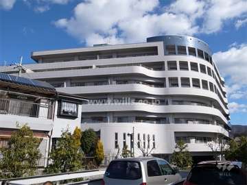 グランドムール多田の外観（南西側から）