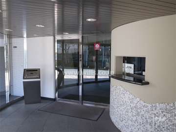 エントランスはオートロック付きです。