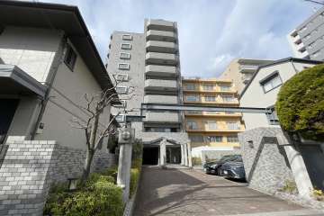 エクセルシオール新宿余丁町の外観（南西側から）