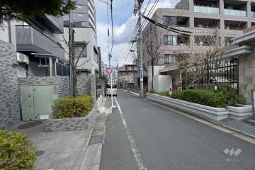 敷地南東側の前面道路